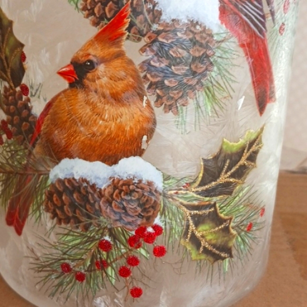 Holiday hurricane/vase 8" frosted glass w/ cardinals, by Valeri/Qvc,w-lights,New - Picture 2 of 16